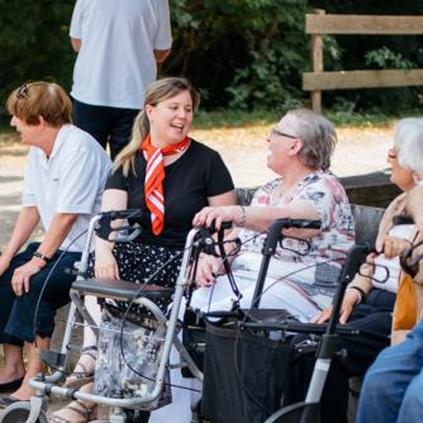Dr. Kopf Alten-Stiftung_ Begleitdienst für ältere, für Menschen mit Behinderung oder mittellose Senioren Dr. Kopf Alten-Stiftung_ Begleitdienst für ältere, für Menschen mit Behinderung oder mittellose Senioren um an an den kulturellen oder sozialen Angeboten teilnehmen zu können