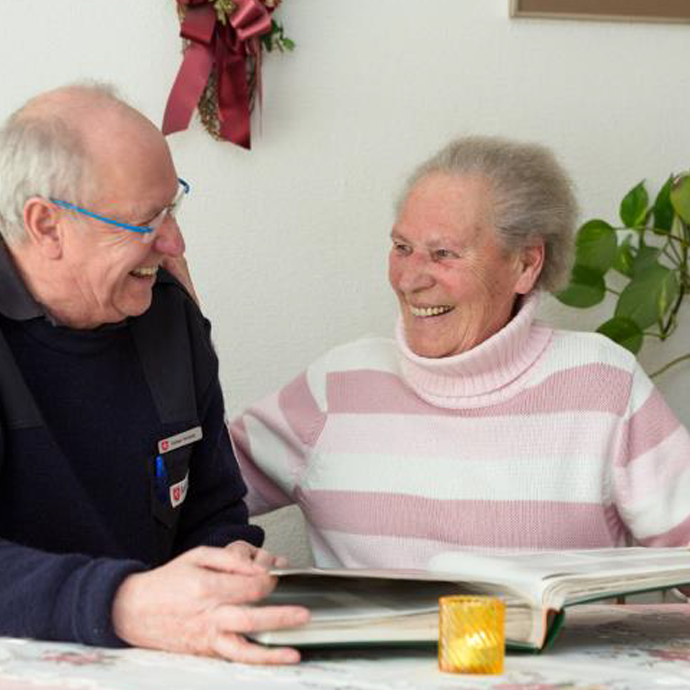 Dr. Kopf Alten-Stiftung_Besuchs- und Begleitungsdienst für ältere Menschen, die durch eingeschränkte Mobilität vereinsamen Dr. Kopf Alten-Stiftung_Besuchs- und Begleitungsdienst bringt Licht in den Alltag einsamer älterer Menschen, die durch eingeschränkte Mobilität vereinsamen